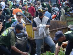 Ardito Wijaya Melakukan Gerakan Aksi Bersih Sampah Plastik Dalam Rangka Hari Lingkungan Hidup Sedunia