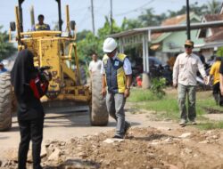 Ardito Wijaya Kembali Menijau Perbaikan Ruaa Jalan Karng Bolong Simbawaringin