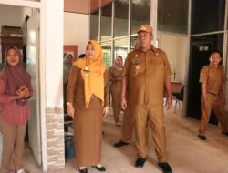 Wabup Komang Koheri Meninjau Kantor Kecamatan Seputih Agung Untuk Meningkatkan Kedissiplinan ASN