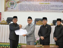 Bupati Ardito Wijaya bersama Wakil Bupati I Komang Koheri Hadiri Rapat Paripurna DPRD Lampung Tengah Bahas Tiga Agenda Penting
