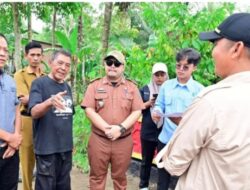 Warga Merbau Mataram Lamsel Cat Jembatan Rusak (Bukan Protes) Tapi Peduli, Sehingga Diapresiasi Oleh Plt Camat Setempat