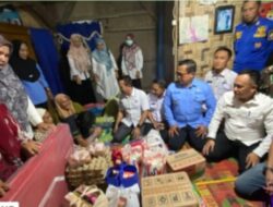 Kadis Sosial dan Ketua Fraksi PAN Lamsel, ‘GERCEP’ Berikan Bantuan ke Warga Sidomulyo Penderita Penyakit Menahun