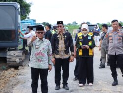 Ardito Wijaya Bersama Dinas Bina Marga Dan Bina Kontruksi (BMBK) Lamteng Meninjau Proses Pelebaran Ruas Jalan Rumbia – Bumi Nabung