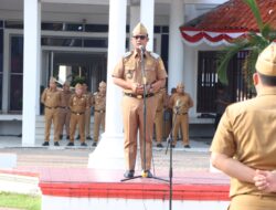 Ardito Wijaya Memimpin Langsung Apel Mingguan Di Lingkungan Pemerintah Lampung Tengah dihalaman Kantor Bupati Lamteng