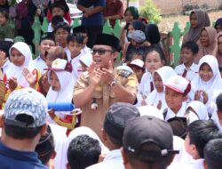 Kunker Ardito Wijaya Sekalian Membagikan Susu Kepada Siswa – Siswi Sekolah Dasar Negeri 3 Buyut ilir