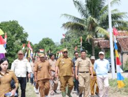 Wabup I Komang Koheri Melaksanakan Langsung Panen Raya Padi Di Kampung Bangun Sari