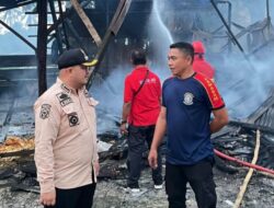 Camat MERBAU MATARAM LAMSEL, Tinjau Langsung Lokasi Kebakaran Dapur Penggorengan Keripik Di Desa setempat   