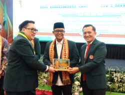 Wakil Ketua I Ikatan Dokter Indonesia (IDI) , Ardito Wijaya Resmi Melantik Ketua IDI Kota Bandar Lampung Masa Bakti 2025 – 2030