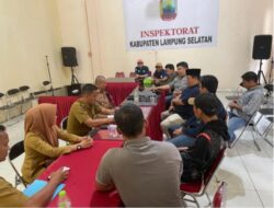 Warga Desa HBM Kalianda Lamsel Sambangi Kantor Inspektorat  setempat, Pertanyakan Kasus Sang Kades HBM Sudah Sampai Dimana !