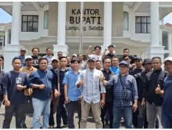 Warga Masyarakat HBM Meminta BUPATI LAMSEL Untuk Memberhentikan KADES HBM Dari Jabatannya