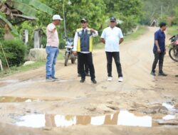 Ardito Wijaya Turun Langsung Meninjau Kondisi Jalan Rusak Yang Akan Diperbaiki Di Selagai Lingga