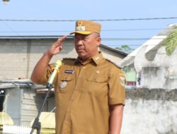 Wabup I Komang Koheri Bertindak Sebagai Pembina Apel Pagi Di Halaman Kantor Kecamatan Rumbia