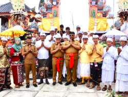 WabupI Komang Koheri Menghadiri Upacara Karya Melaspas Di Pura Kahyangan Desa Taman Sari