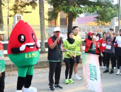 Ardito Wijaya Melepas Secara Resmi Peserta Running Yang Diselenggarakan Oleh Rumah Sakit Harapan Bunda Pada Kegiatan Car Free Day