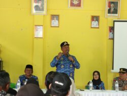 I Komang Koheri Bersama Direktur PT Sugar Grup Company (SGC) Purwanti Lee Menggelar Sosialisasi Program Kemitraan Tebu