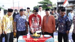 Masyarakat Tasyakuran Atas Selesainya Pembangunan Ruas Jalan Gayau Sakti Dono Arum Yang Dihadiri Bupati Ardito Wijaya Bersama Asisten Bidang Ekonomi dan Pembangunan Rusmadi , Plt Kepala Inspektorat  Tri Hendriyanto Dan Plt Kepala Dinas BMBK Elvita