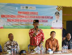 Penyerahkan Secara Simbolis Bantuan iuran Jaminan Kecelakaan Kerja (JKK) Dan Jaminan Kematian (JKM) Bagi Para Nelayan di Kabupaten Lampung Tengah