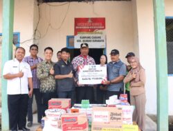 Wabup I Komang Koheri Menyerahkan Secara Simbolis Bantuan Pengisian Lumbung Sosial Dari Kementerian Sosial Republik Indonesia