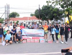 I Komang Koheri Bersama Ketua I TP PKK Lampung Tengah Ni Ketut Dewi Mengikuti Kegiatan Car Free Day dan Senam Bersama Yang Digelar Di Tugu Canang