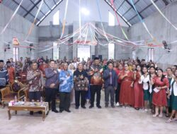 Plt Bupati I Komang Koheri Menghadiri Malam Menjelang Perayaan Natal Di Gereja Kristen Sumatera Bagian Selatan GKSBS