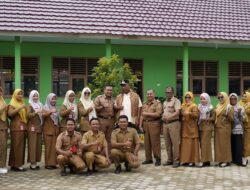 Plt Bupati I Komang Koheri Memberikan Susu Gratis Kepada siswa – siswi Sekolah Dasar SD Negeri 2 Slusuban