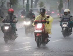 Hujan Deras Angin Kencang  Akibatkan Banjir Di Beberapa Lokasi