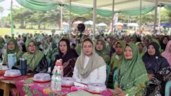 Plt Ketua Tim Penggerak PKK Lamteng Ni Ketut Dewi Nadi Menghadiri Kegiatan Fatayat NU Bersholawat Wilayah Timur Yang Digelar Di Lapangan Merdeka Kampung Ratna Chaton