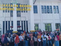 inilah Penjelasan Kejari Lamsel Pada Perkara Supriyati, Walau Ada Ratusan Simpatisan Supriyati Dari Dapil VI Lamsel Yang Menangis