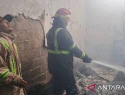 Tim Damkar Kabupaten Bekasi Kerahkan Tiga Unit Armada