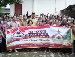 Plt Bupati I Komang Koheri, Menghadiri Sekaligus Menyerahkan Bantuan Sosial Kepada Warga Dan Jemaat Gereja Katolik Stasi Santo Mikael