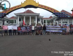 ALAK PROVINSI LAMPUNG Orasi Dikantor Bupati Lamsel, Mendesak Untuk Audit serta Penegakan Hukum