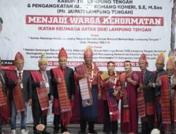 I Komang Koheri Resmi Diangkat Sebagai Warga Kehormatan Ikatan Keluarga Batak IKB Lampung Tengah