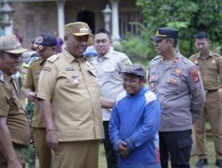 Plt Bupati I Komang Koheri Didampingi Plt BPBD Ricky Augusta Turun Langsung Ke Lokasi Meninjau Kondisi Warga Terdampak Angin Puting Beliung