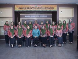 Plt Ketua TP PKK Ni Ketut Dewi Nadi Mengikuti Zoom Meeting Bersama TP PKK Pusat Yang Juga Diikuti Oleh TP PKK Provinsi Dan Kabupaten/Kota Se-Indonesia