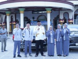 Plt Bupati I Komang Koheri Bersama Jajaran Bank Lampung Cabang Bandar Jaya Membagikan Takjil Kepada Masyarakat